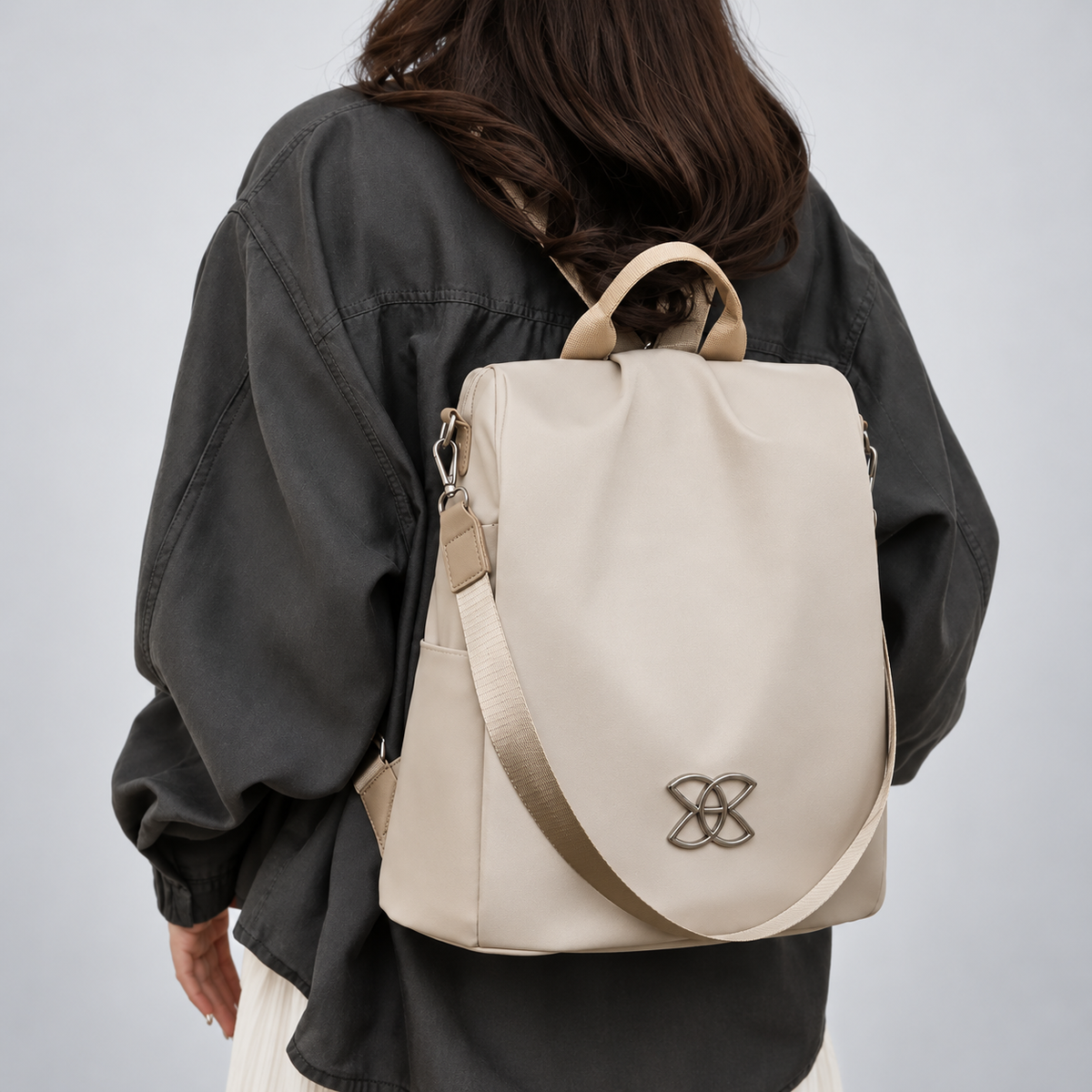 Bolso mochila antirrobo IVY de mujer en color beige